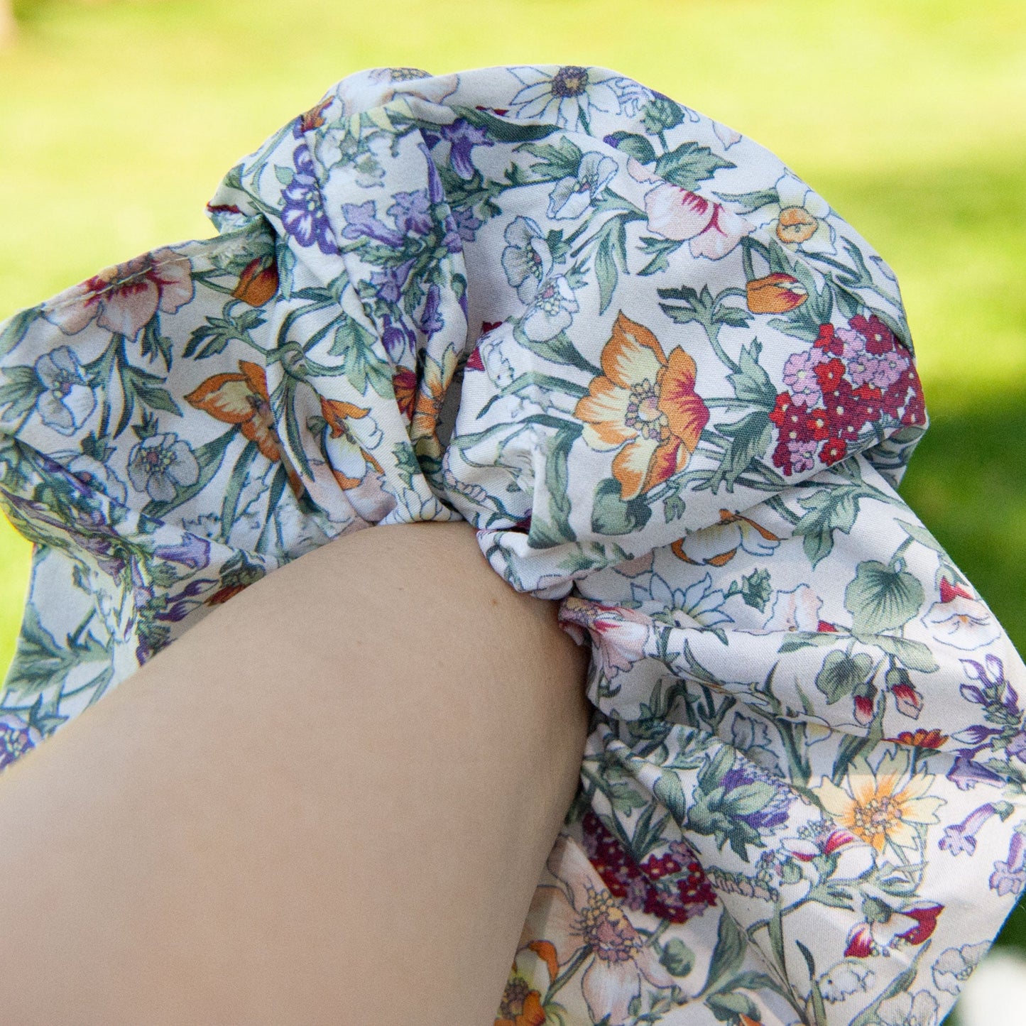 floral print scrunchie detail