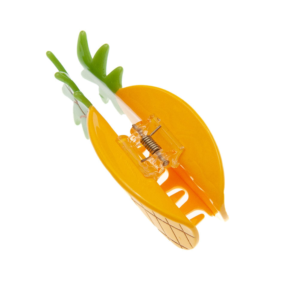top detail of a pineapple hair clip